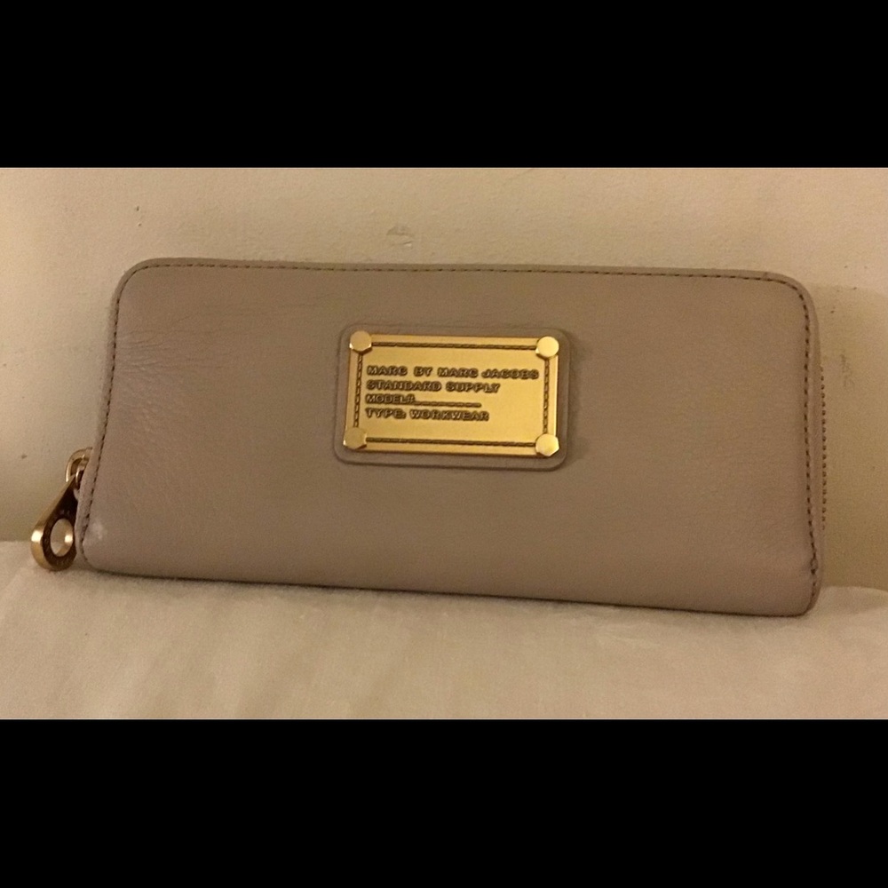 NWT, Marc By Marc Jacobs Tan Wallet.